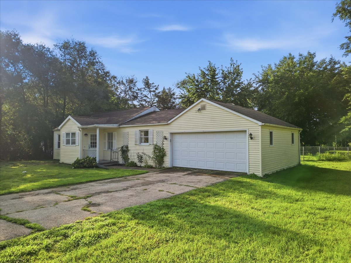 10464 Two Mile Road Property Photo 2