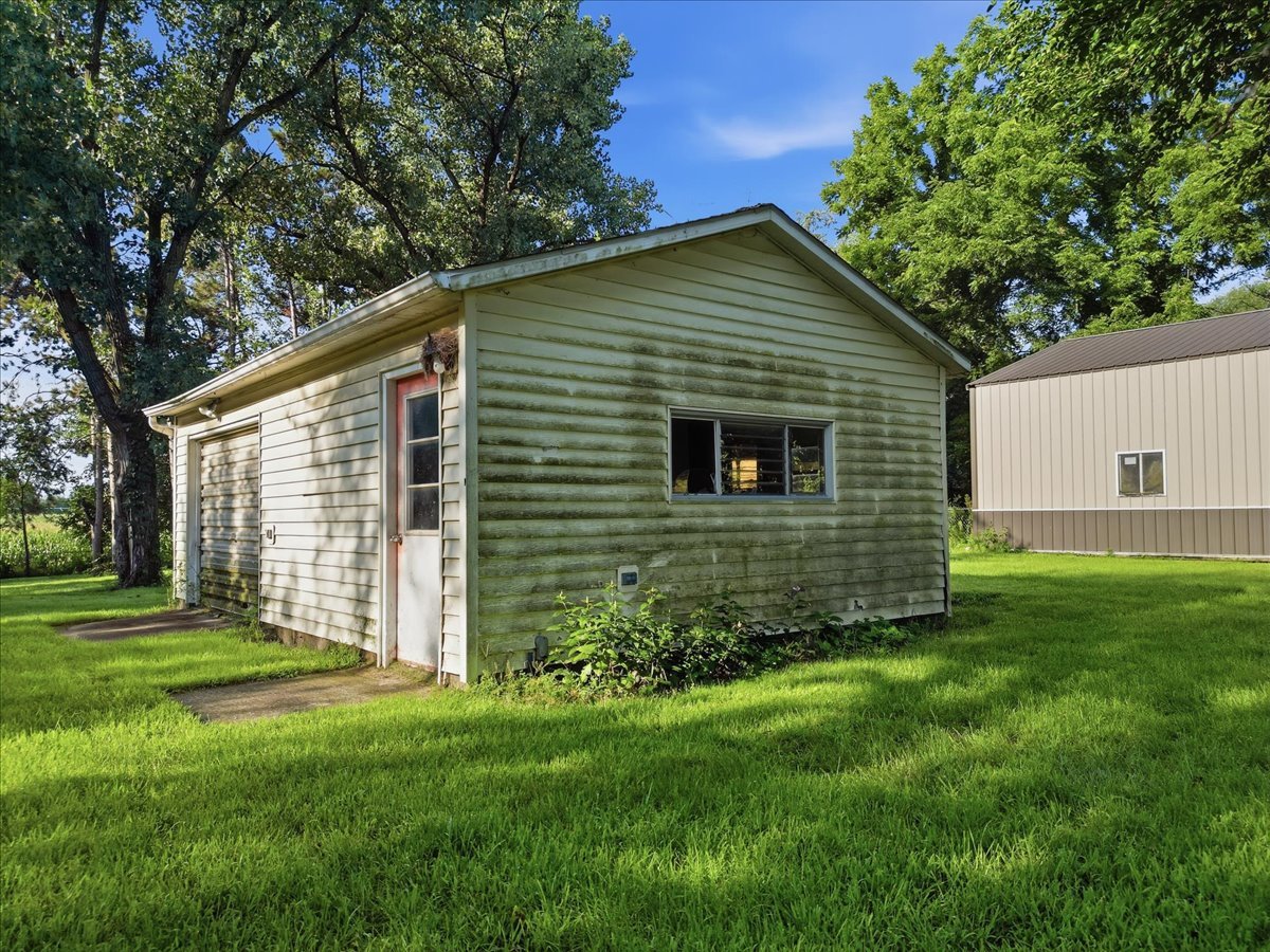 10464 Two Mile Road Property Photo 5