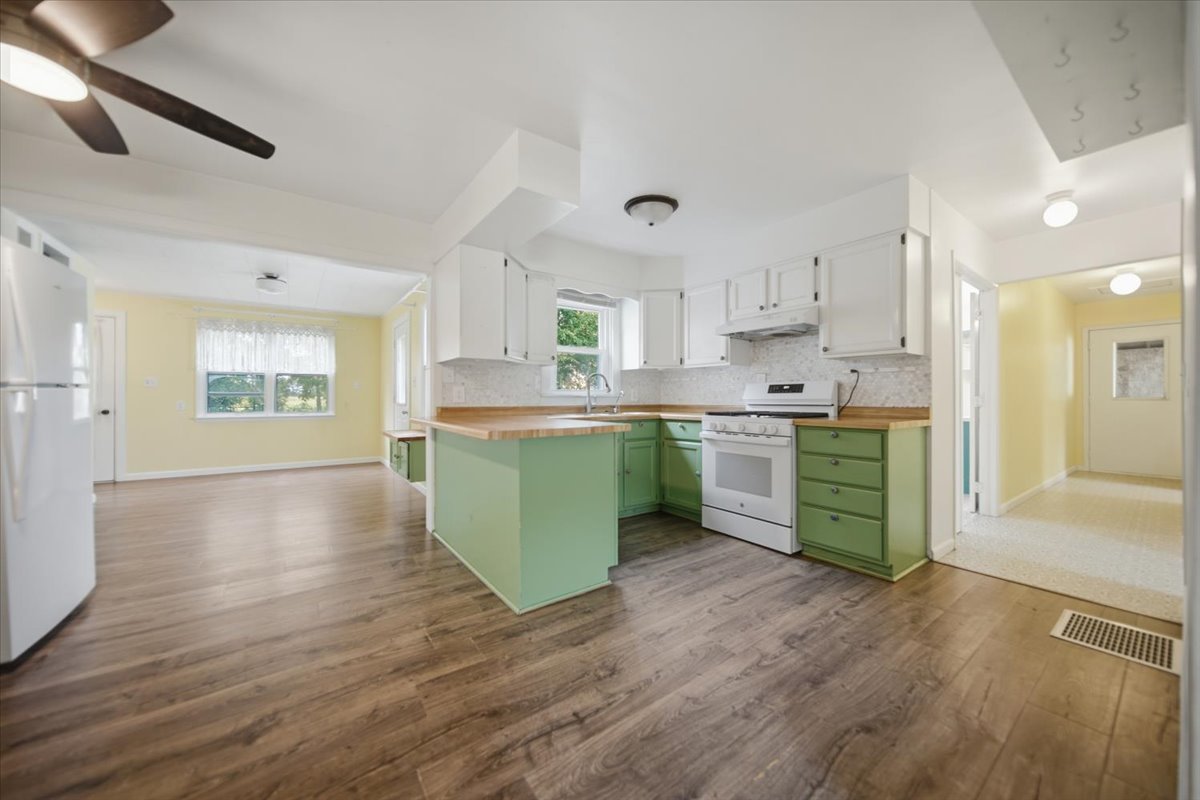 10464 Two Mile Road Property Photo 14