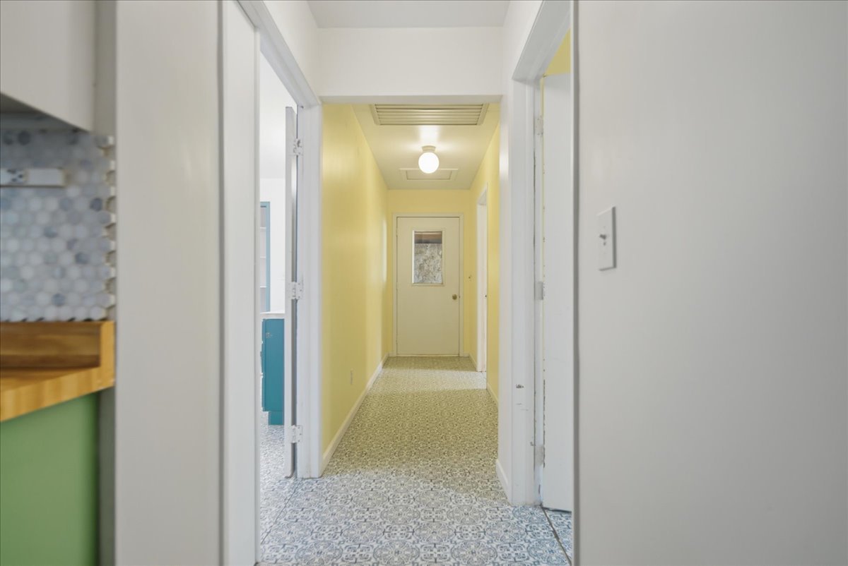 10464 Two Mile Road Property Photo 16