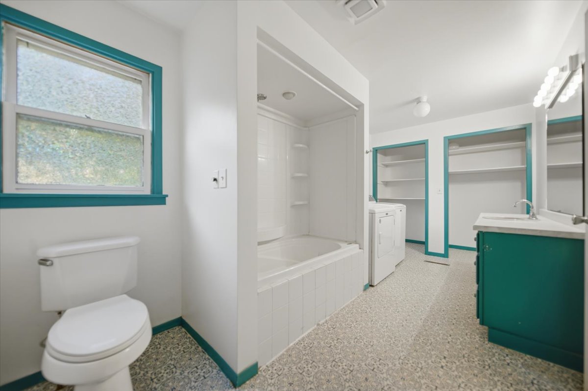 10464 Two Mile Road Property Photo 17