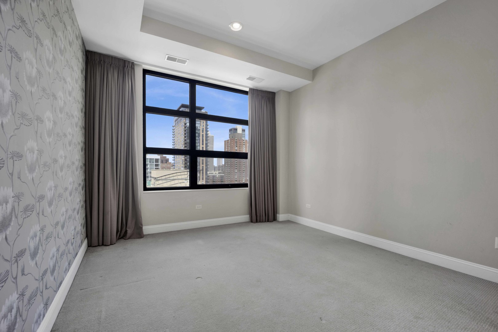 101 W Superior Street 1202 Property Photo 27