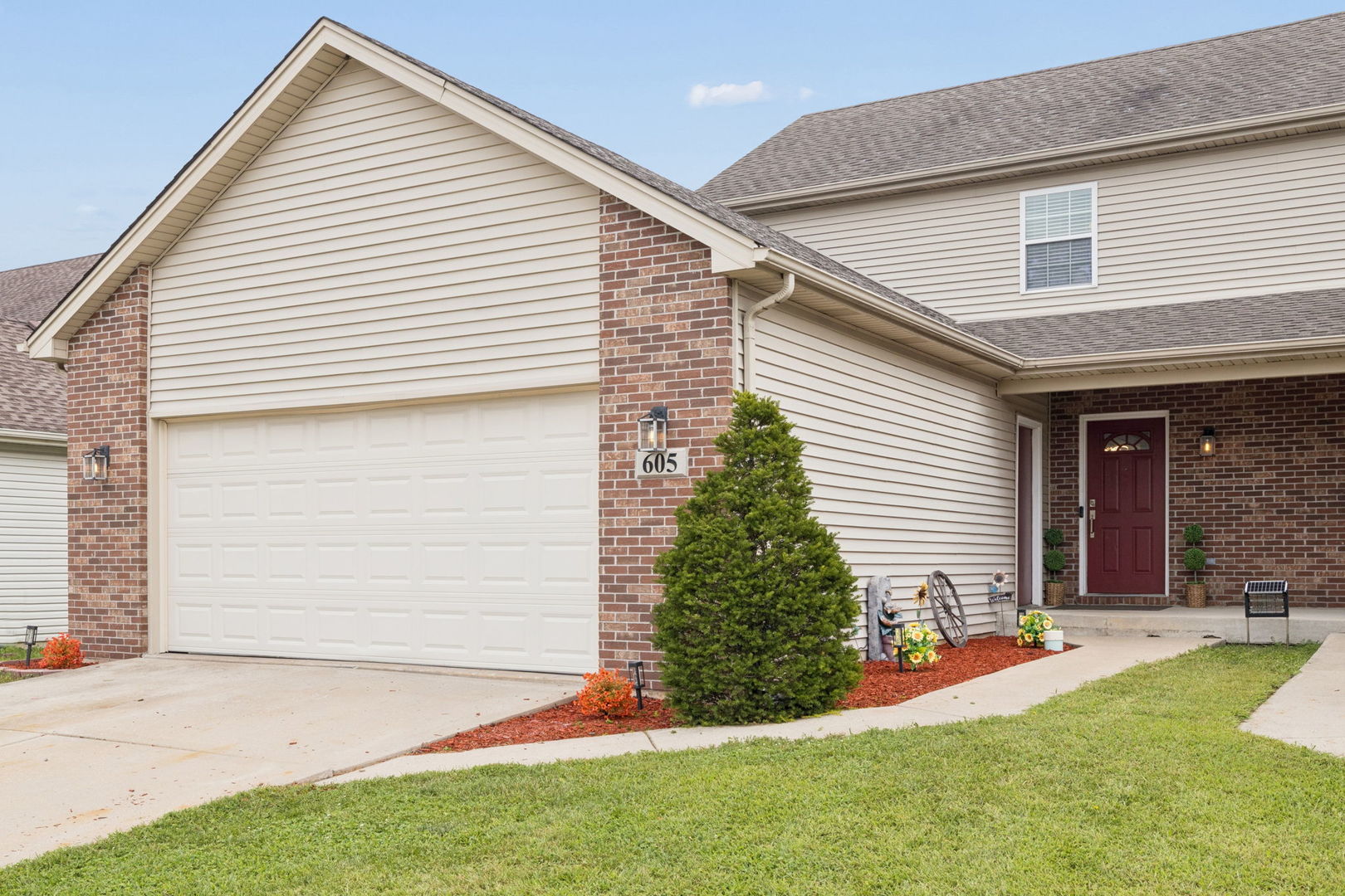 605 Circle Drive Property Photo 1