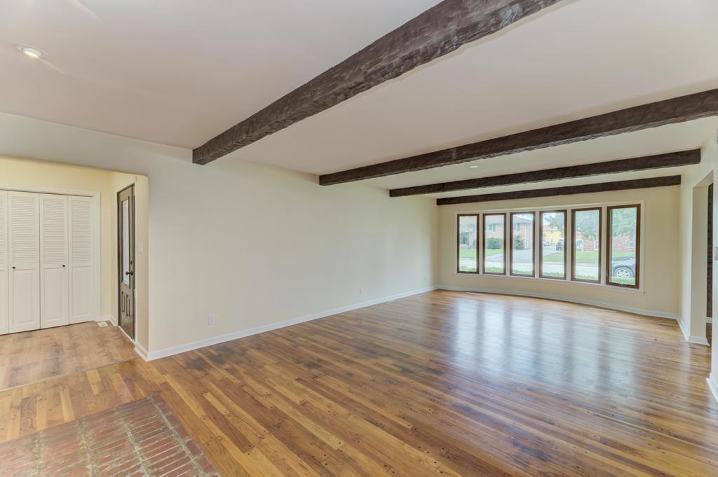 210 S Small Avenue Property Photo 6