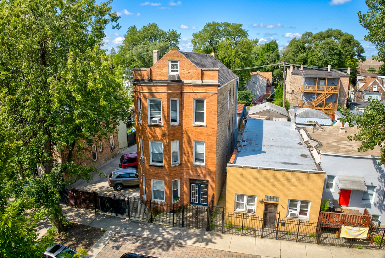 2242 S Saint Louis Avenue Property Photo 3