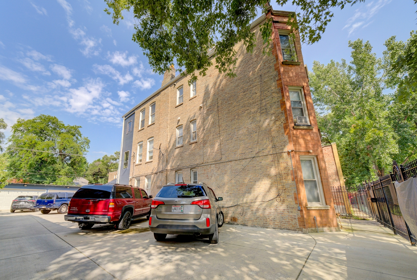 2242 S Saint Louis Avenue Property Photo 6