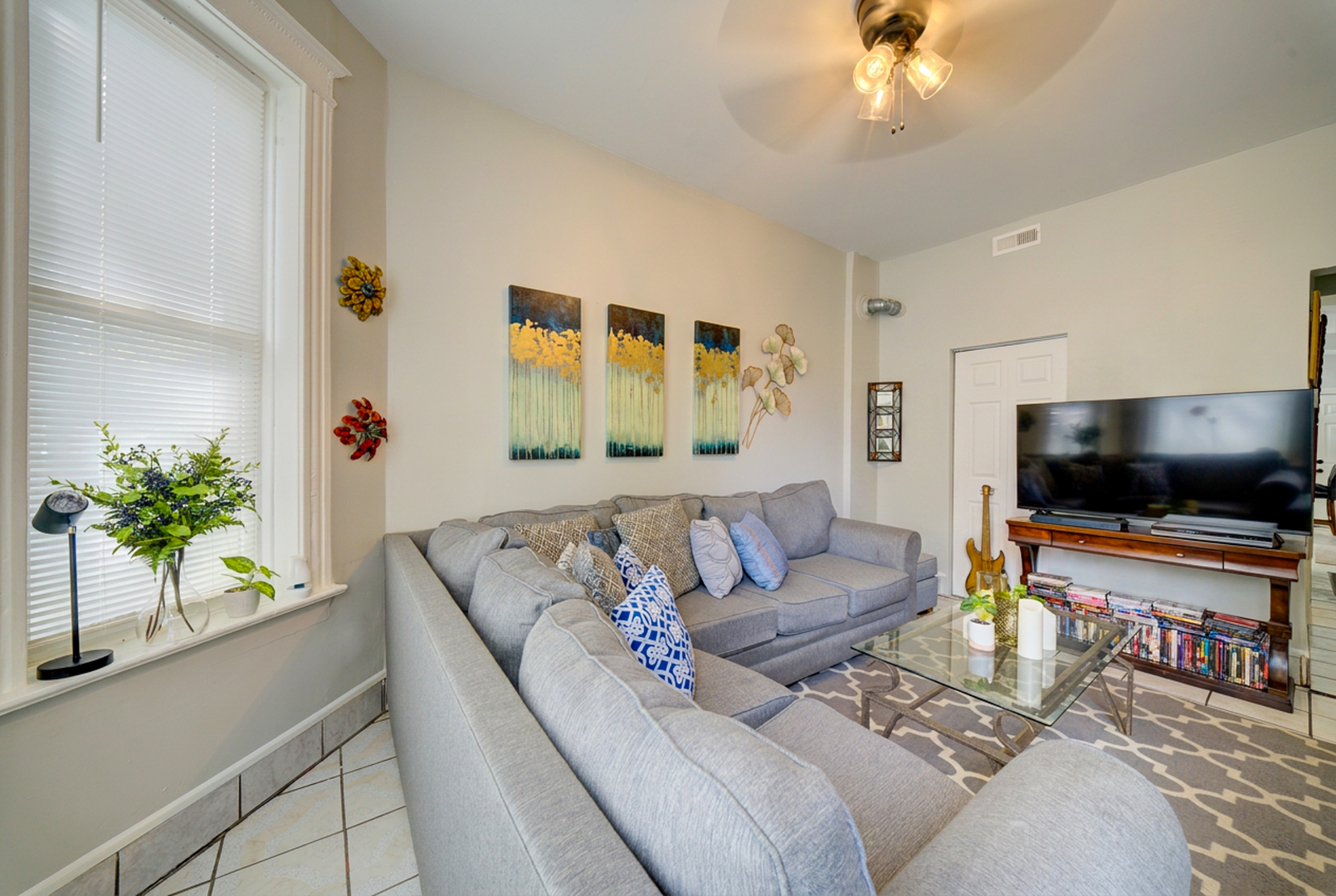 2242 S Saint Louis Avenue Property Photo 12