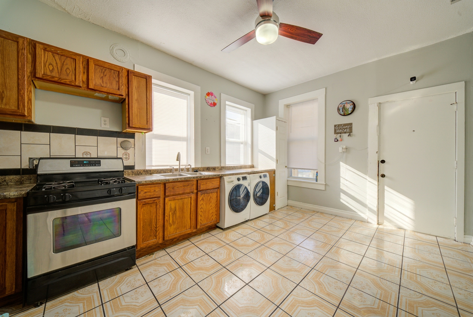 2242 S Saint Louis Avenue Property Photo 19