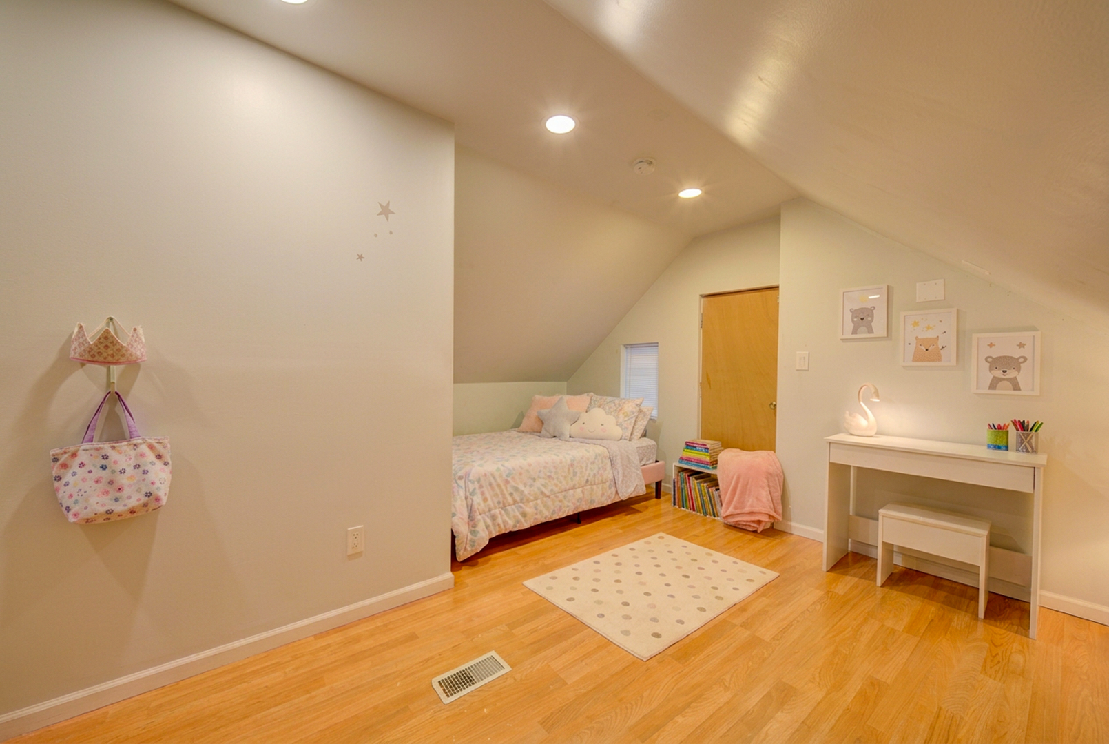 2242 S Saint Louis Avenue Property Photo 25
