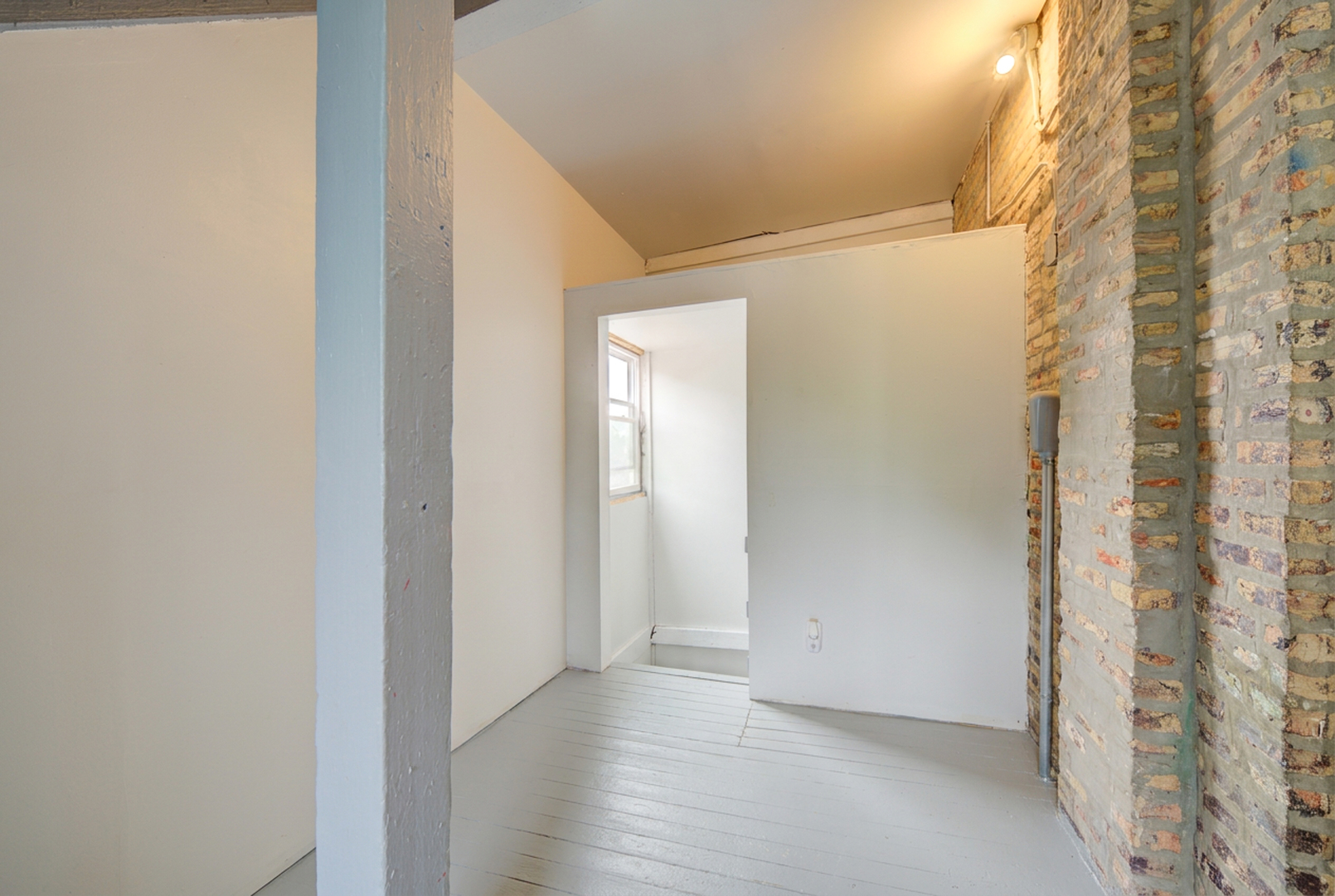 2242 S Saint Louis Avenue Property Photo 38