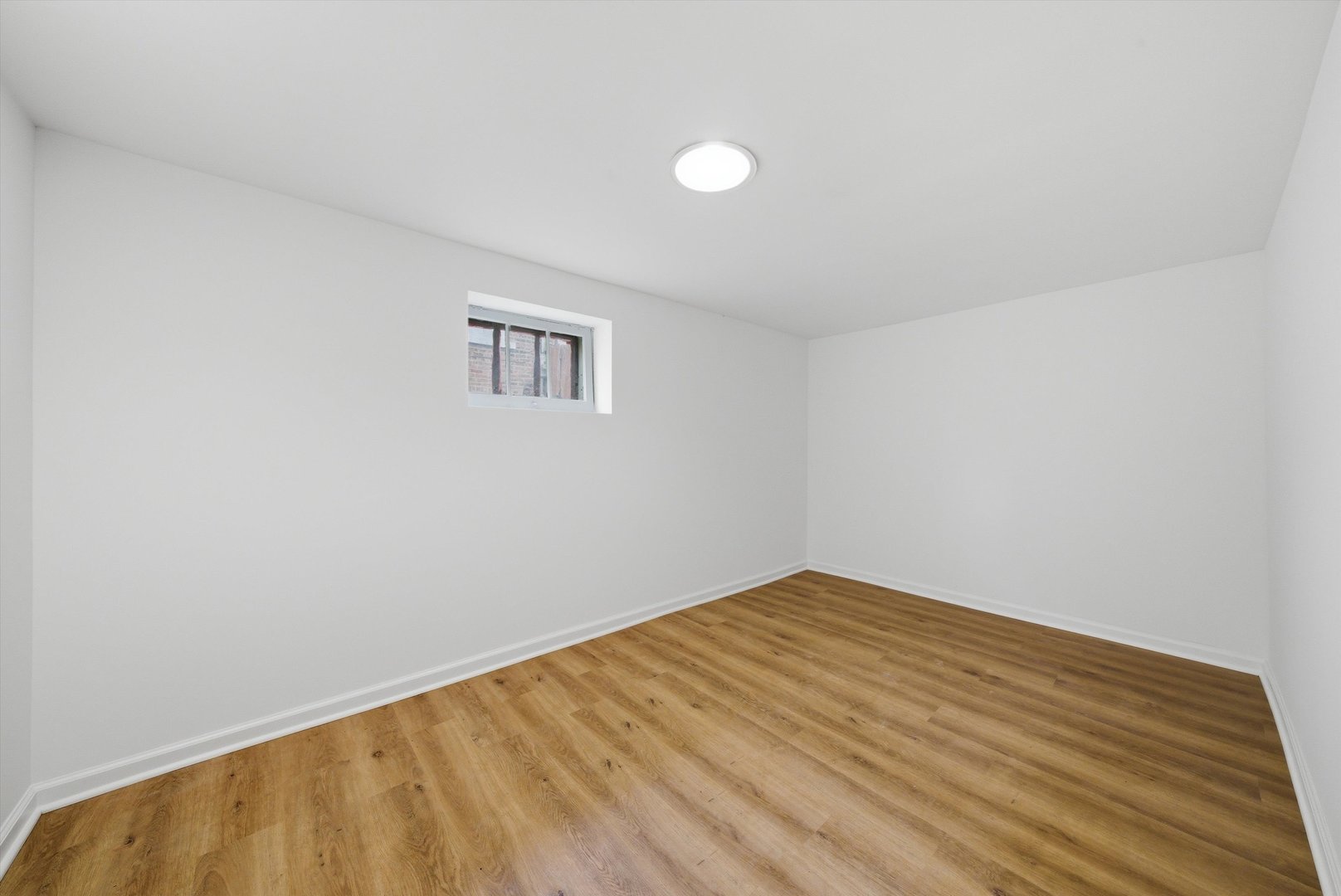 8533 S Rhodes Avenue Property Photo 15