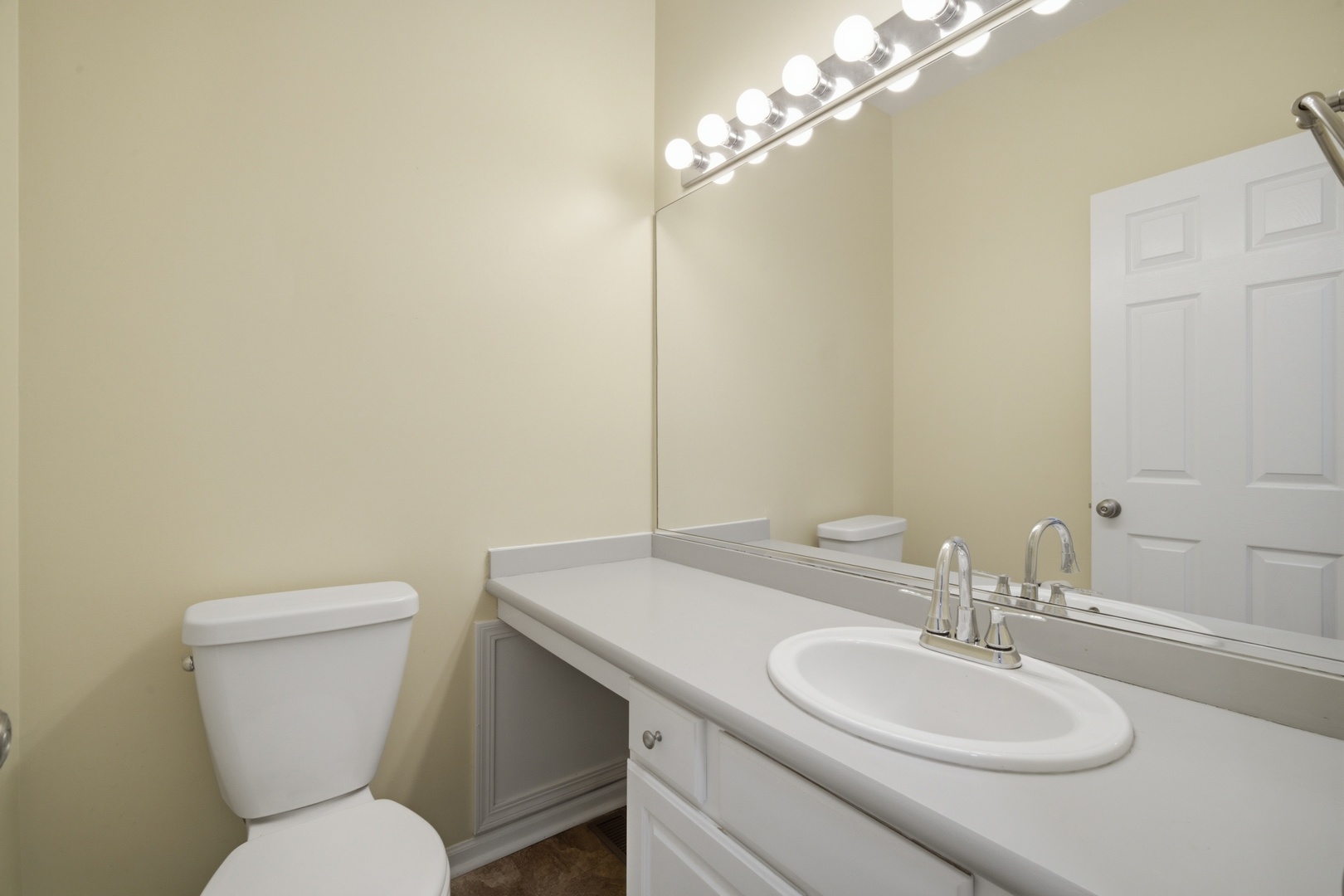1510 N Waterbury Circle Property Photo 11
