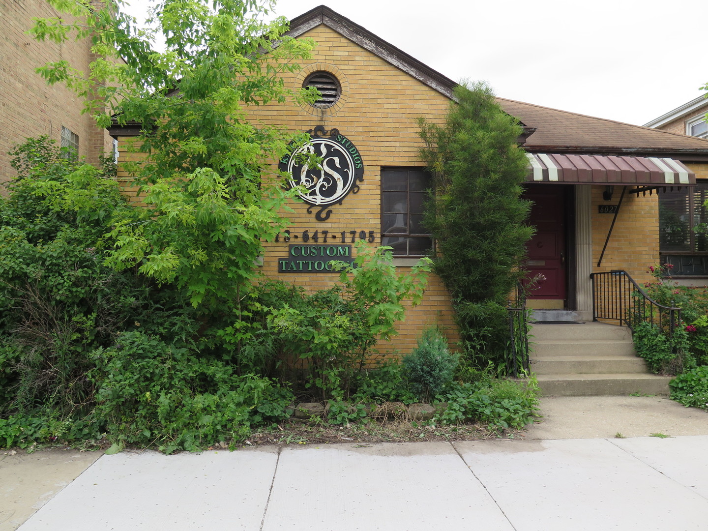 6027 W Addison Street Property Photo 1