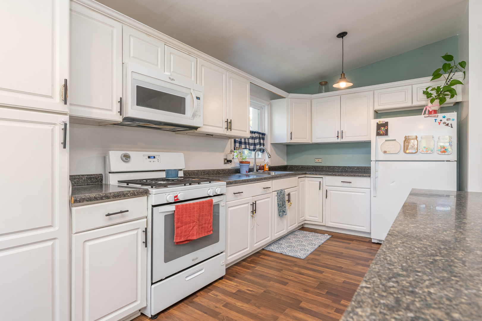 35706 N Laurel Avenue Property Photo 4