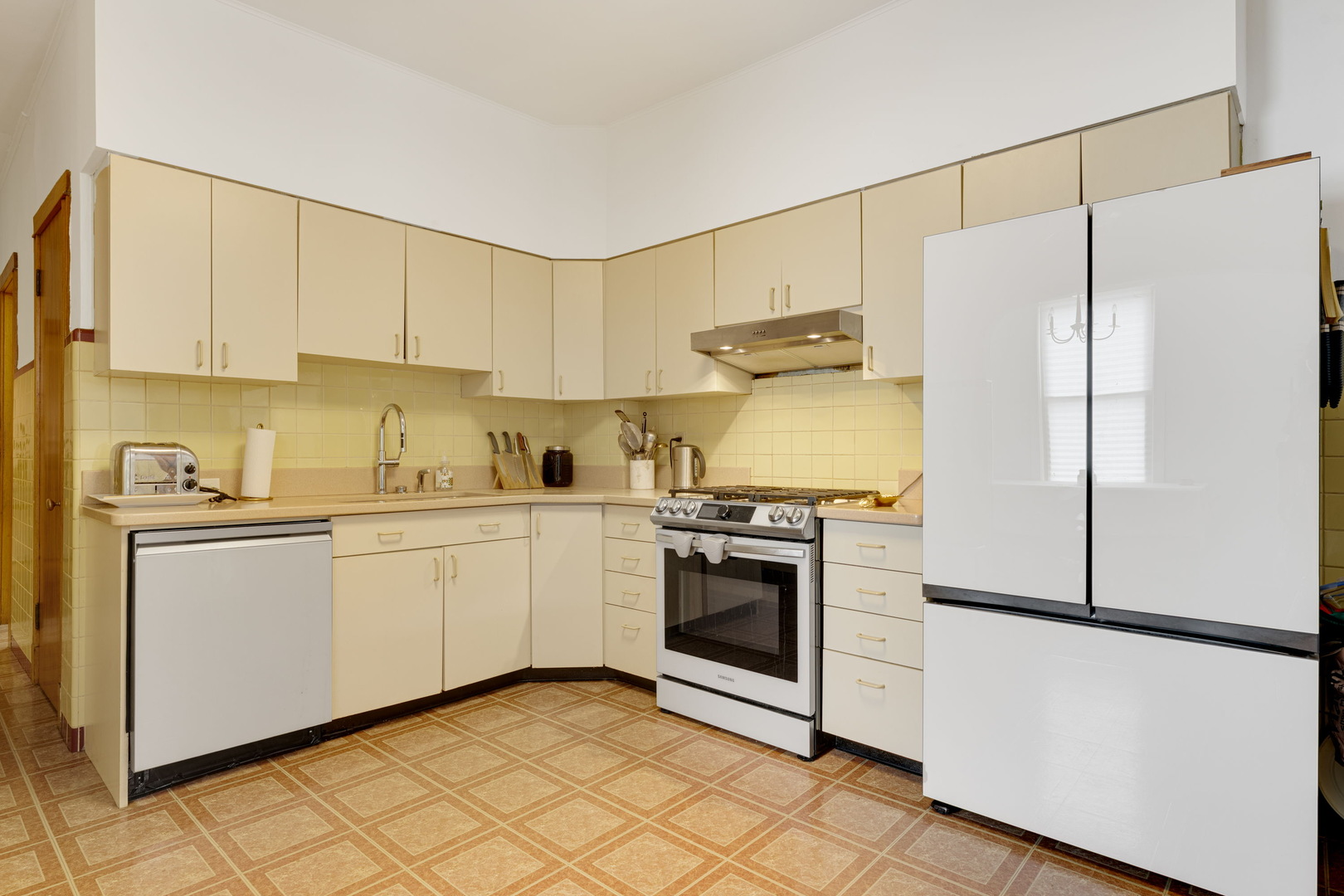 4163 N Elston Avenue Property Photo 6