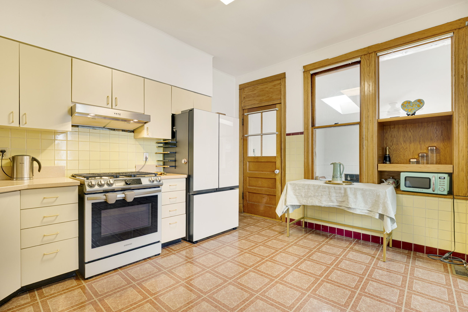 4163 N Elston Avenue Property Photo 7