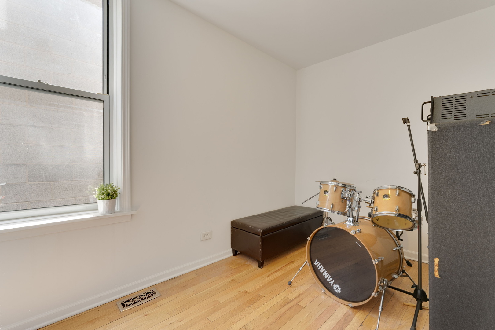4163 N Elston Avenue Property Photo 17