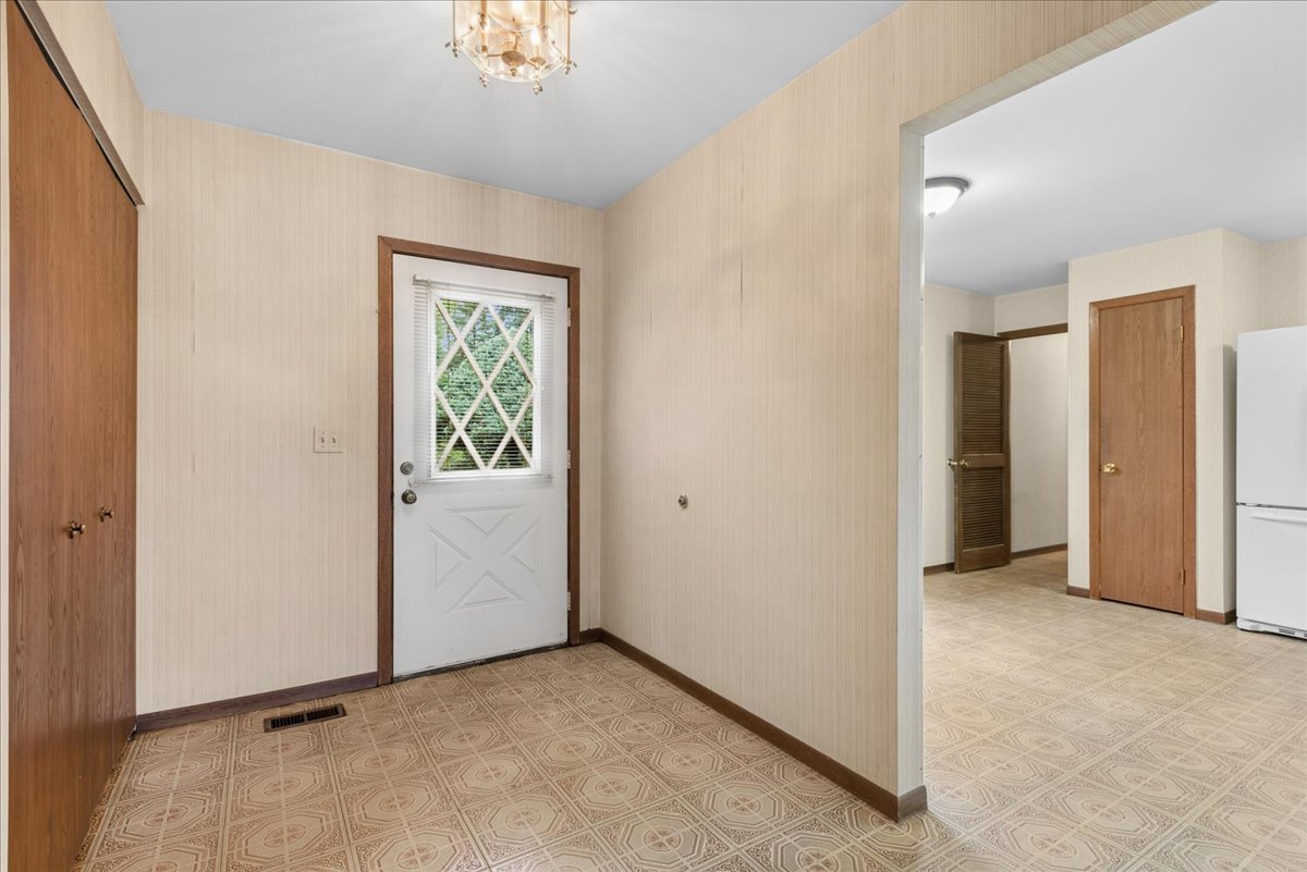 1255 John Drive Property Photo 7