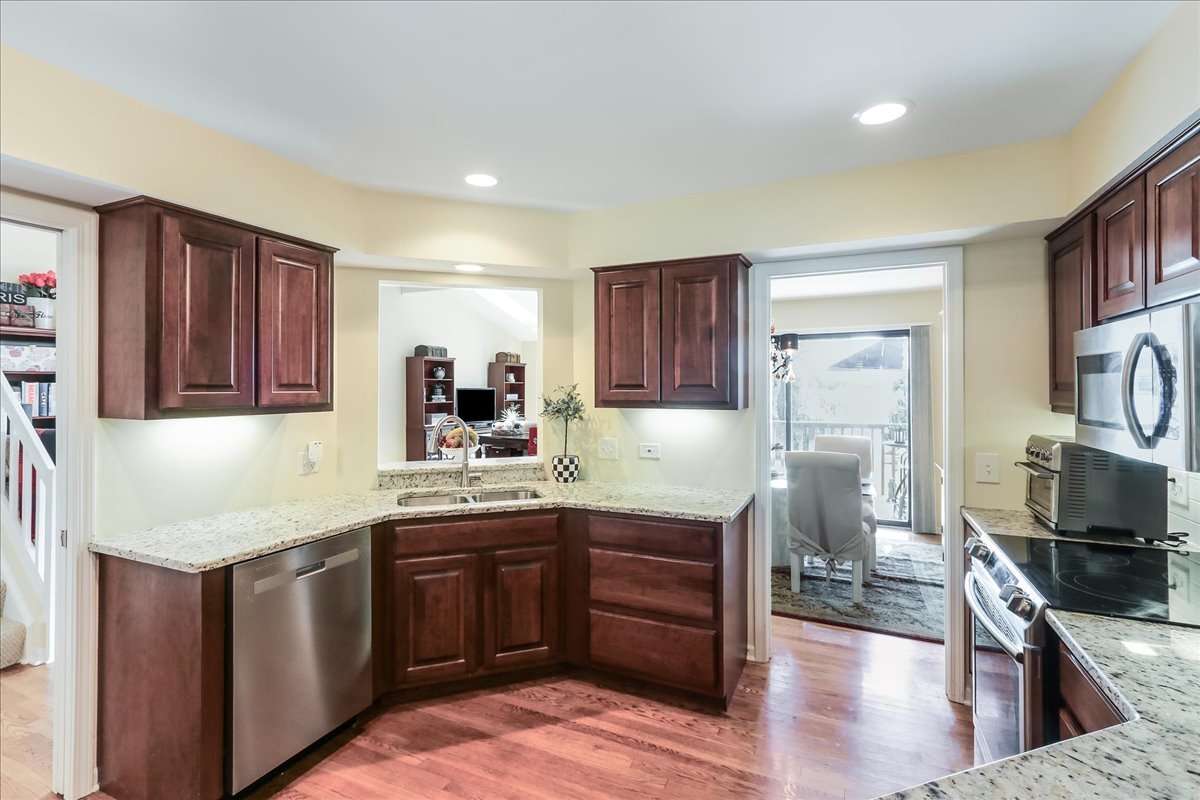 355 Indian Point Property Photo 6
