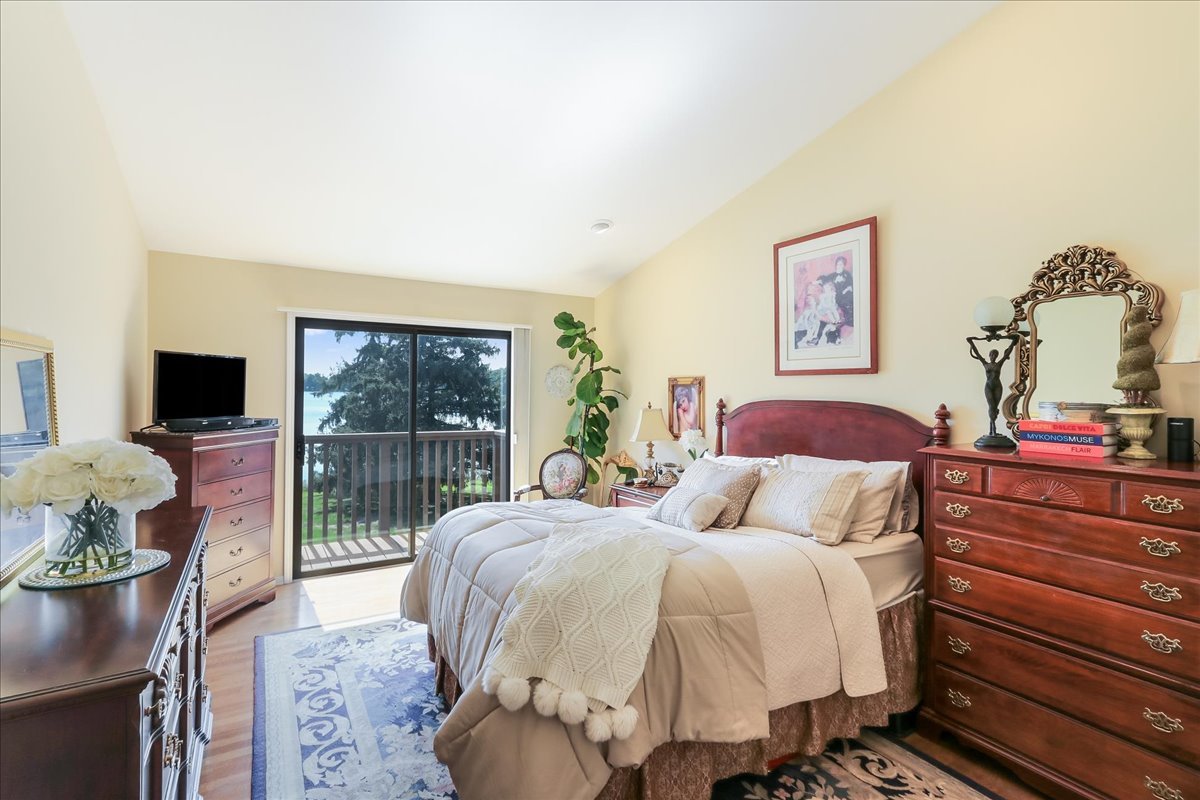 355 Indian Point Property Photo 16