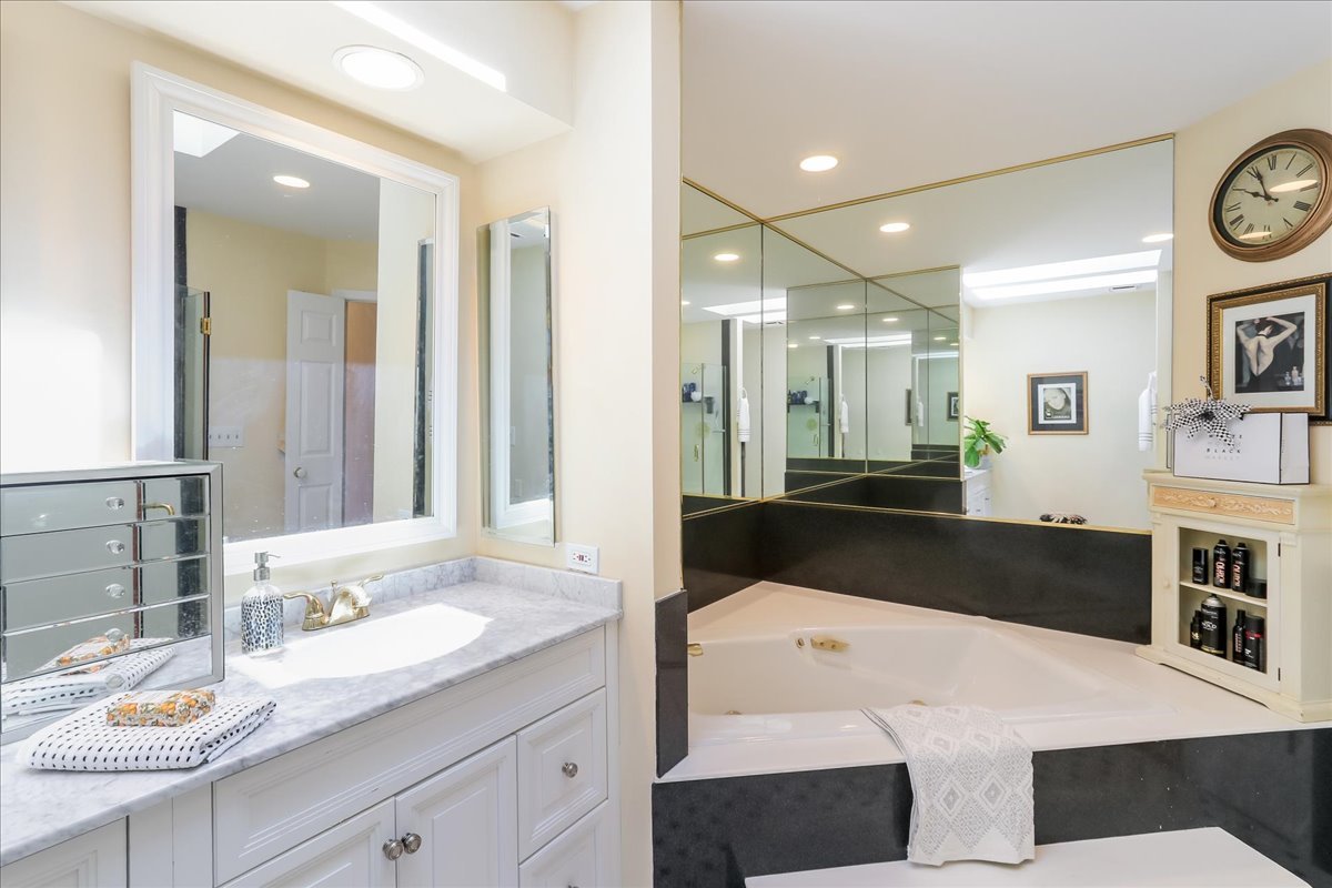 355 Indian Point Property Photo 17