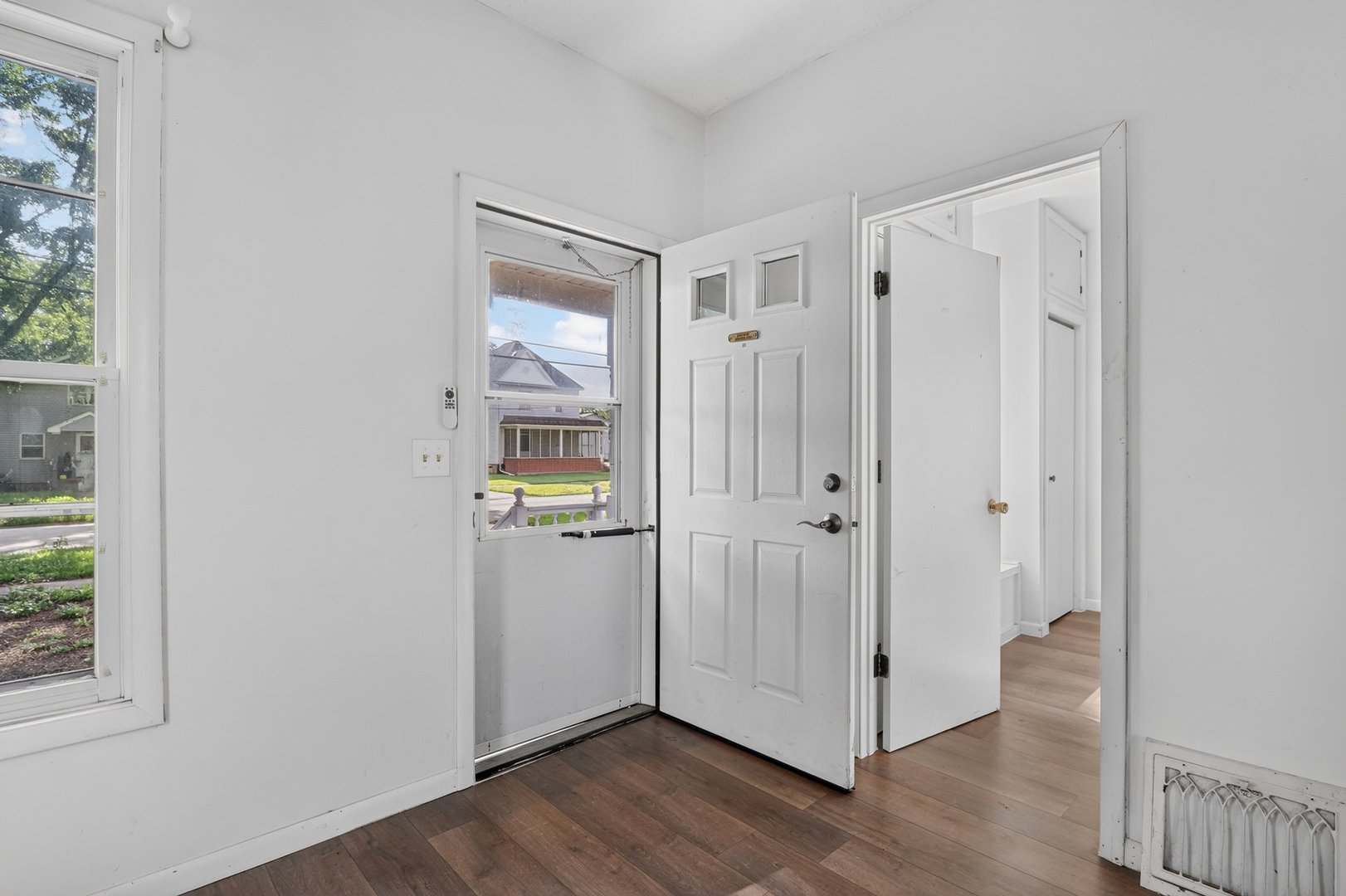 222 N Taylor Street Property Photo 4