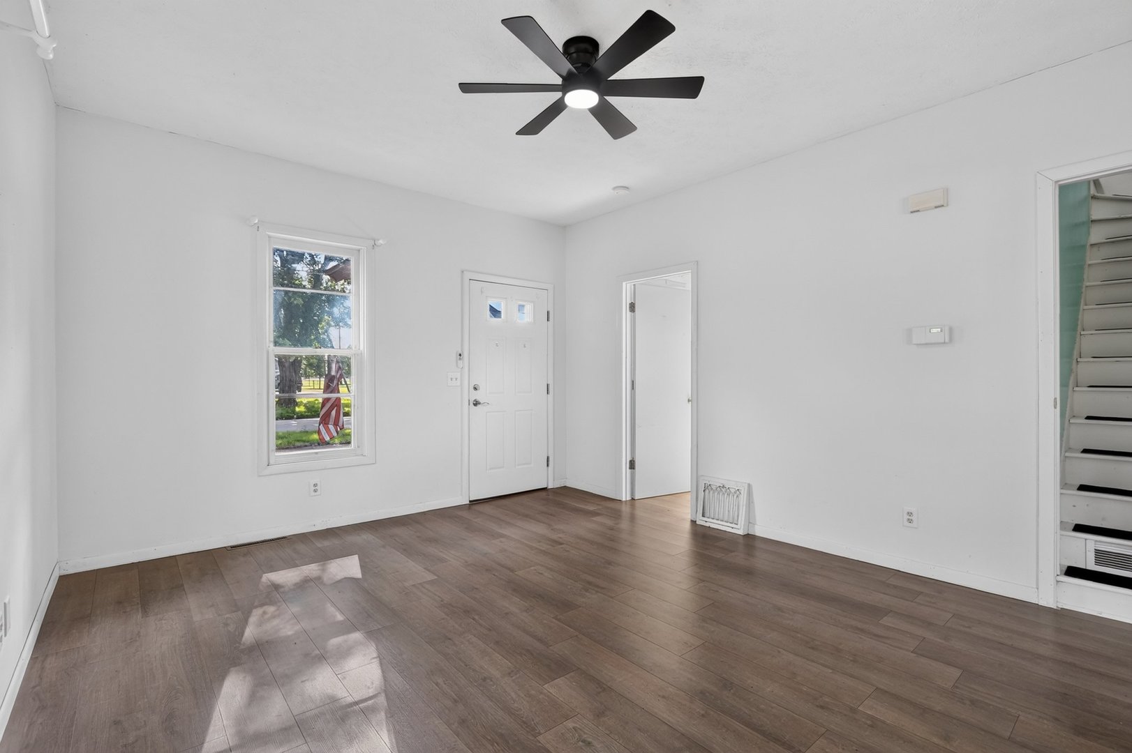 222 N Taylor Street Property Photo 8