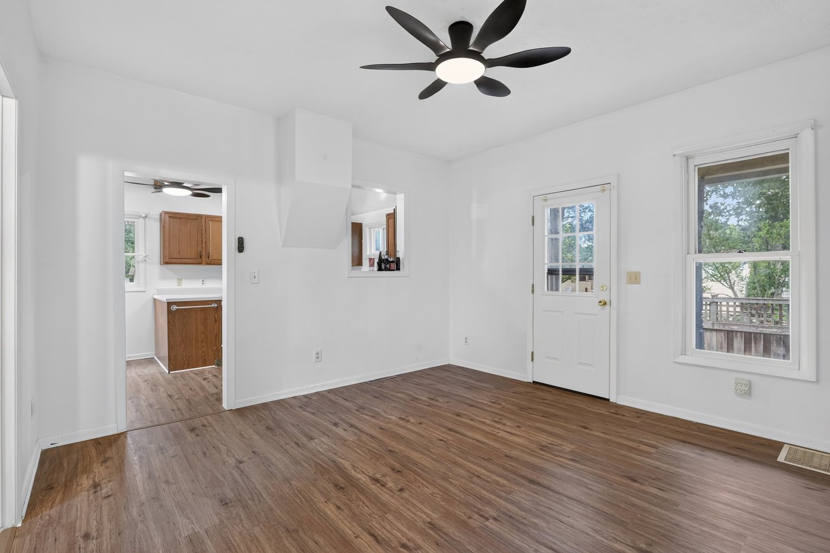 222 N Taylor Street Property Photo 14