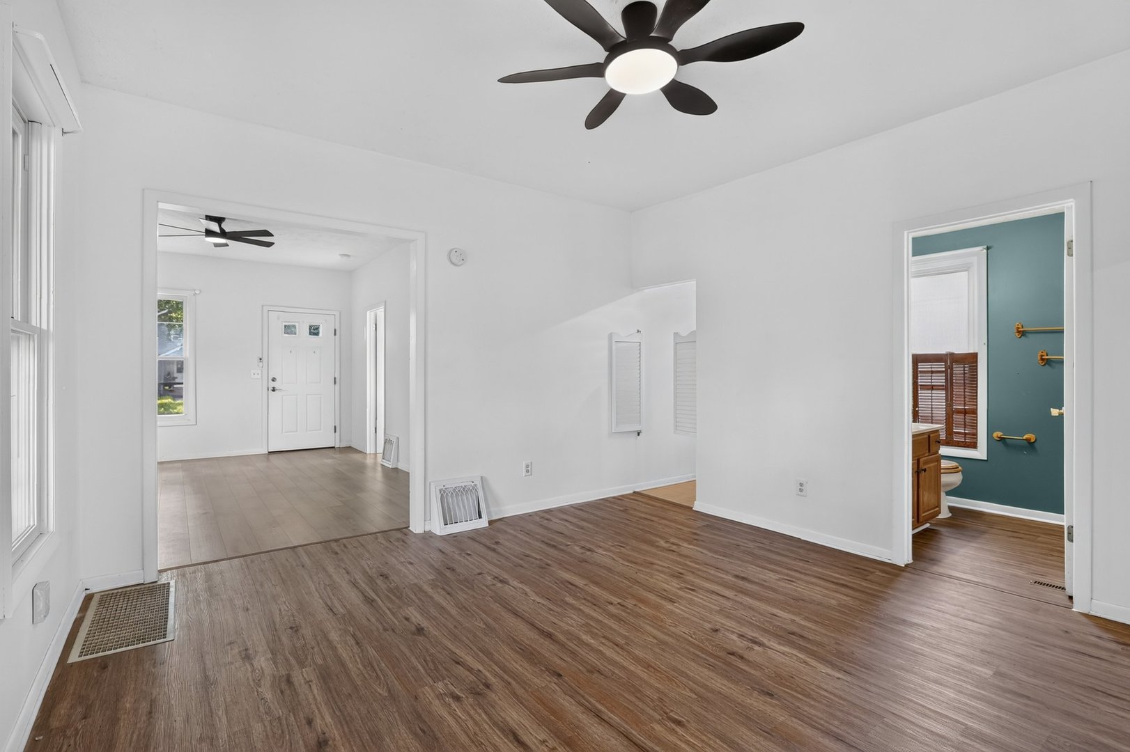 222 N Taylor Street Property Photo 17