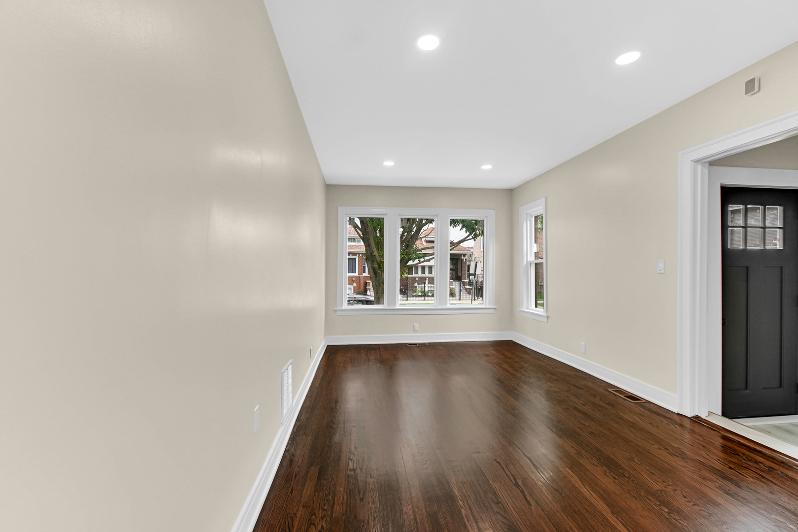 6543 S Francisco Avenue Property Photo 5