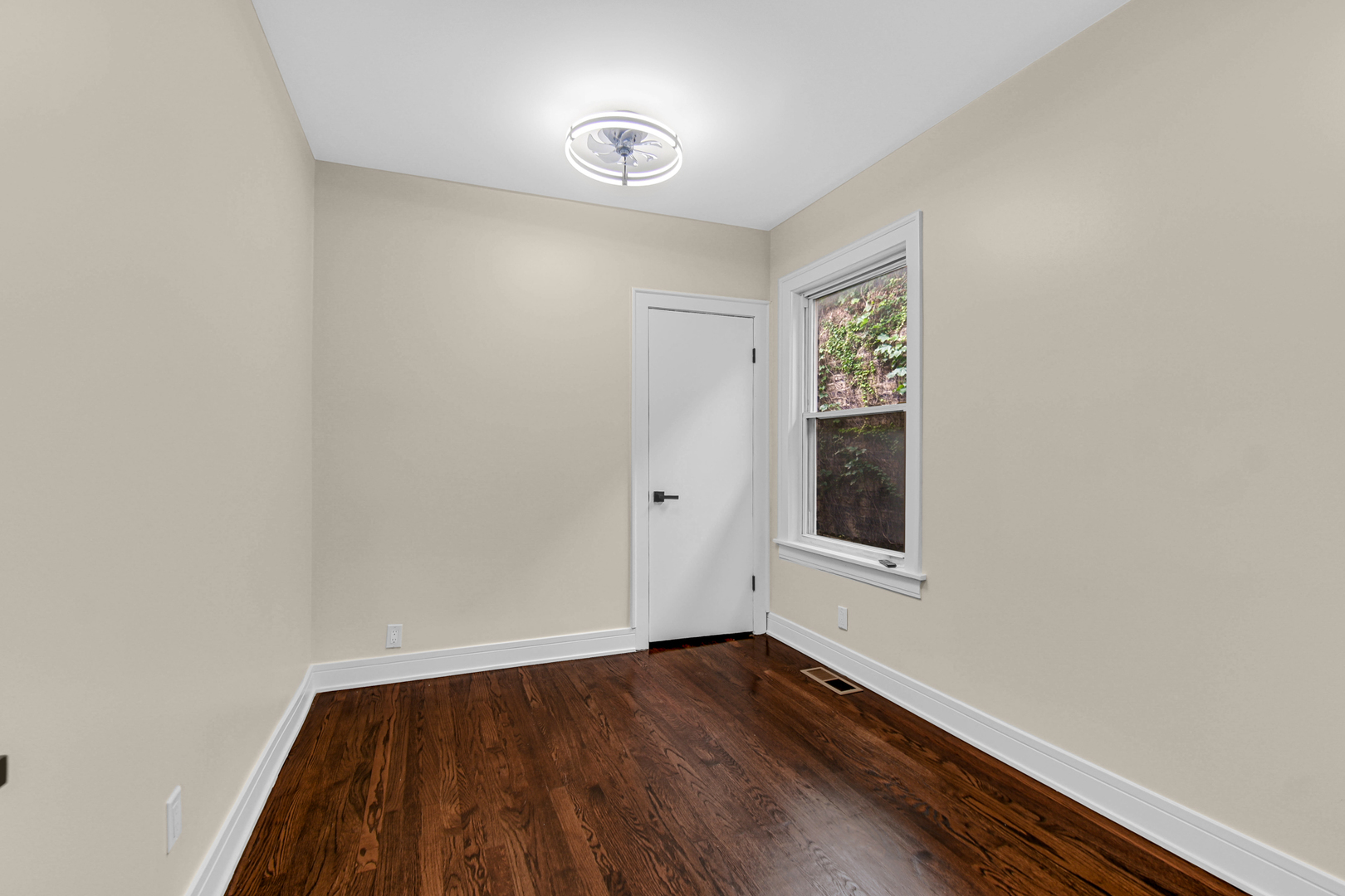 6543 S Francisco Avenue Property Photo 11