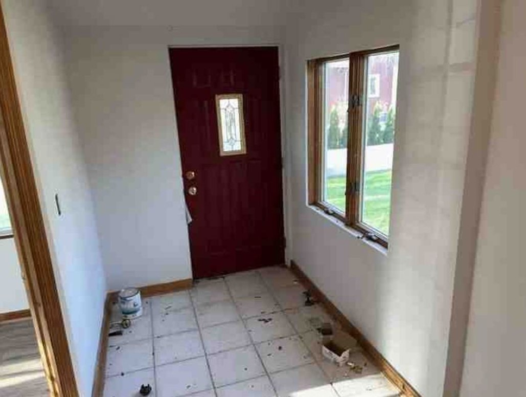 221 Riverside Court Property Photo 3