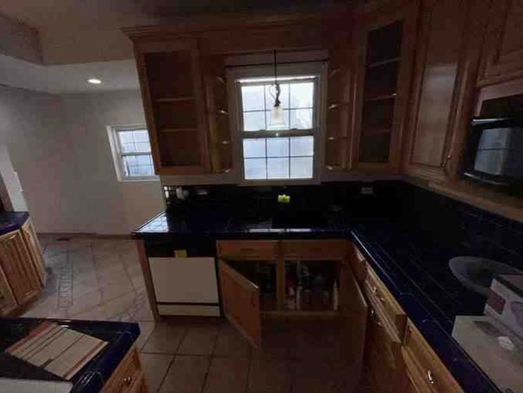 221 Riverside Court Property Photo 7