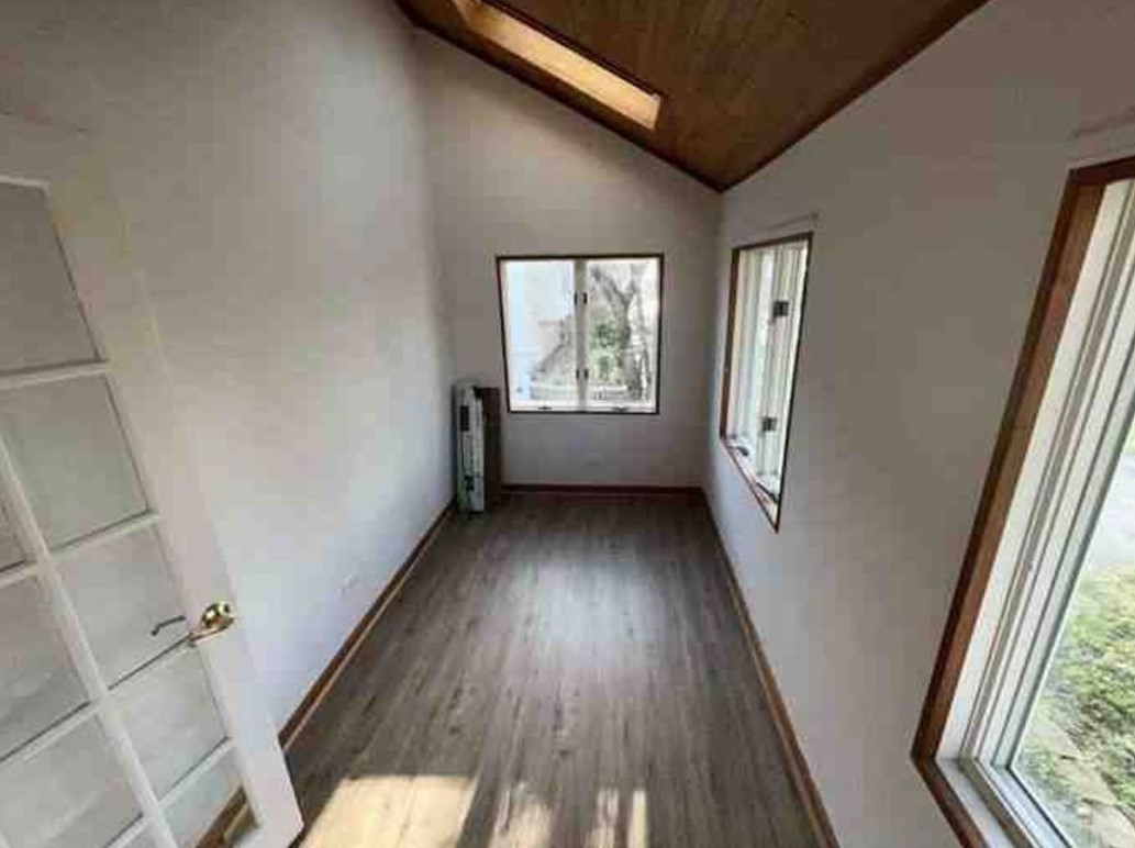 221 Riverside Court Property Photo 9