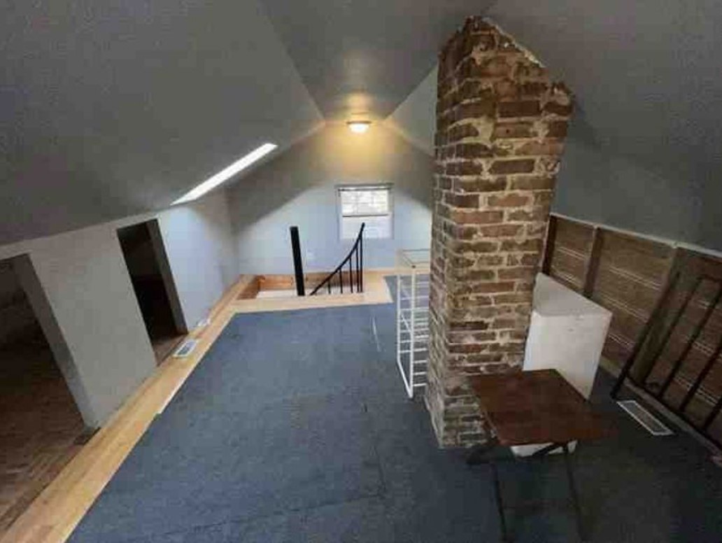 221 Riverside Court Property Photo 13