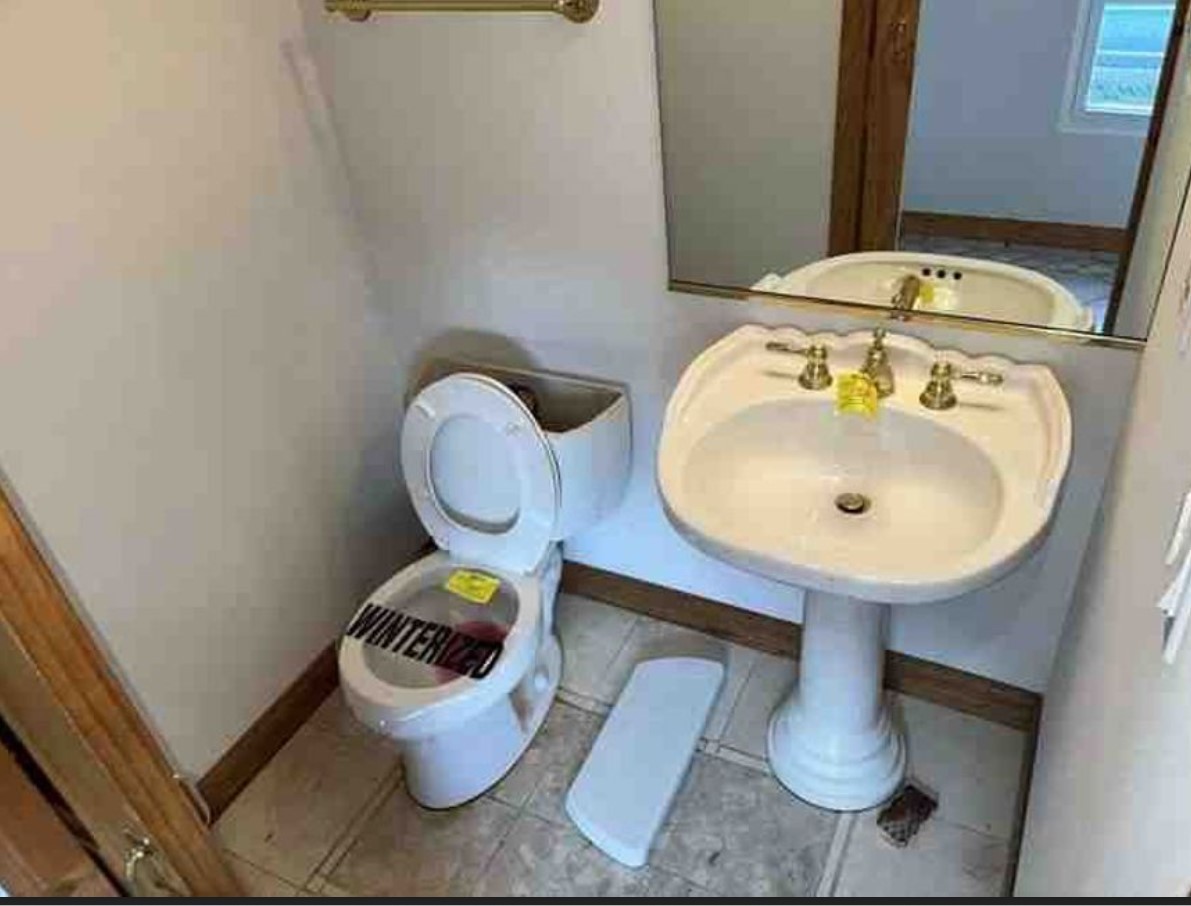 221 Riverside Court Property Photo 14