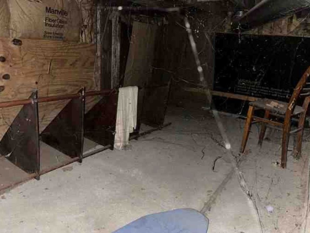 221 Riverside Court Property Photo 17