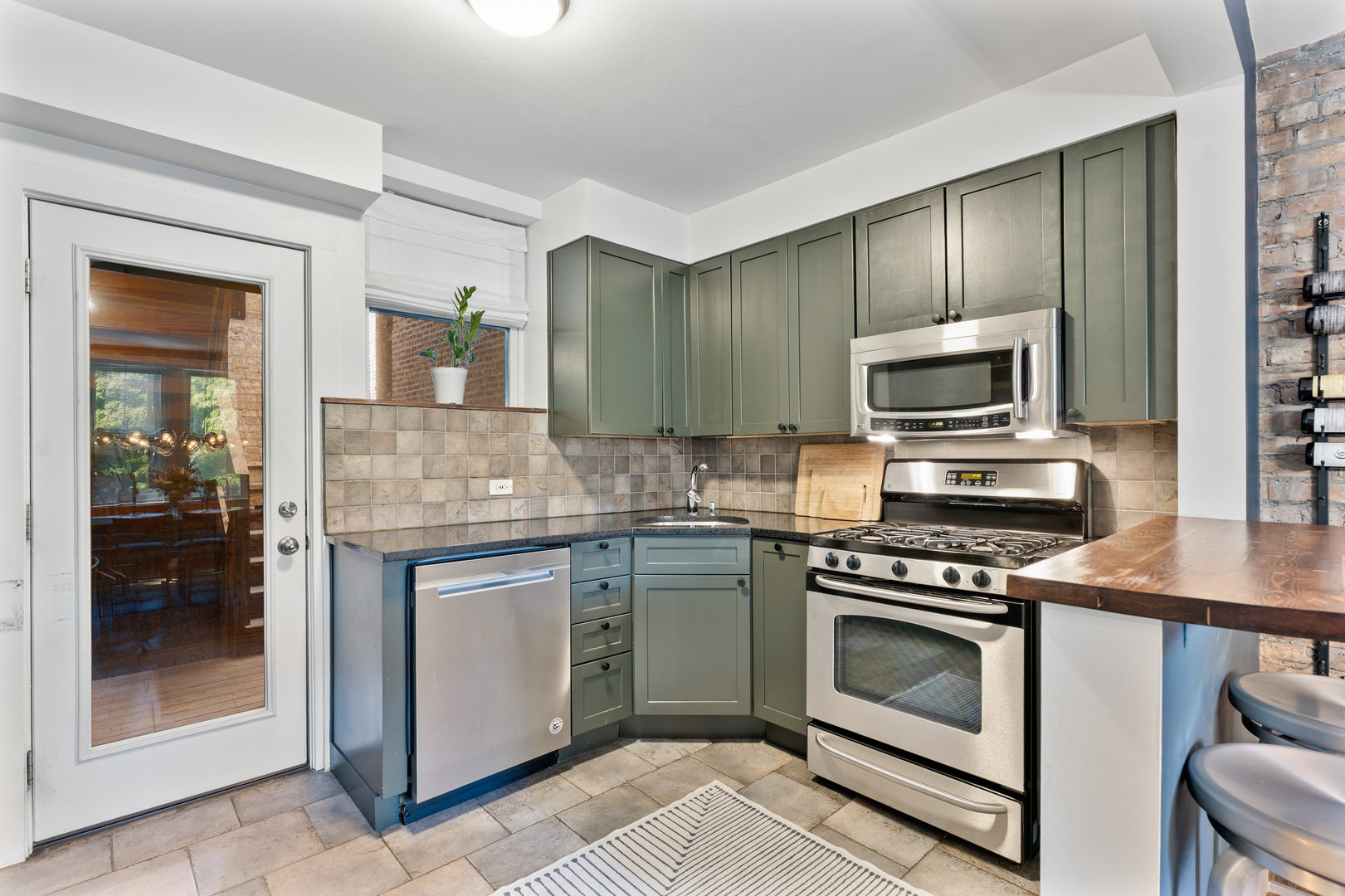 714 W Buena Street B Property Photo 13