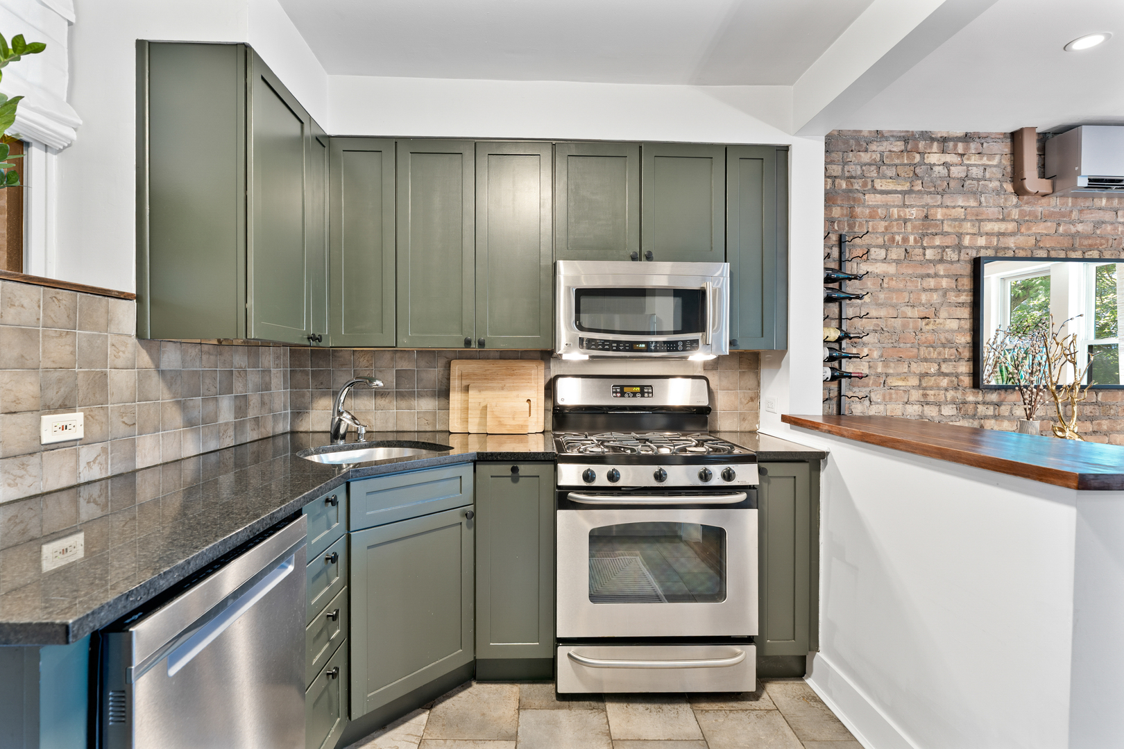 714 W Buena Street B Property Photo 15