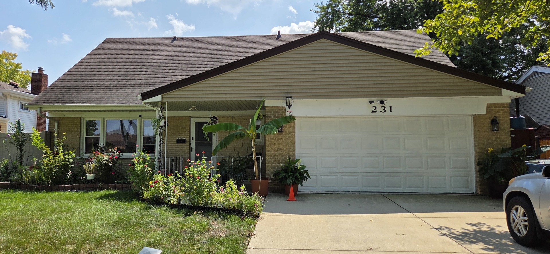 231 W Diversey Avenue Property Photo 1