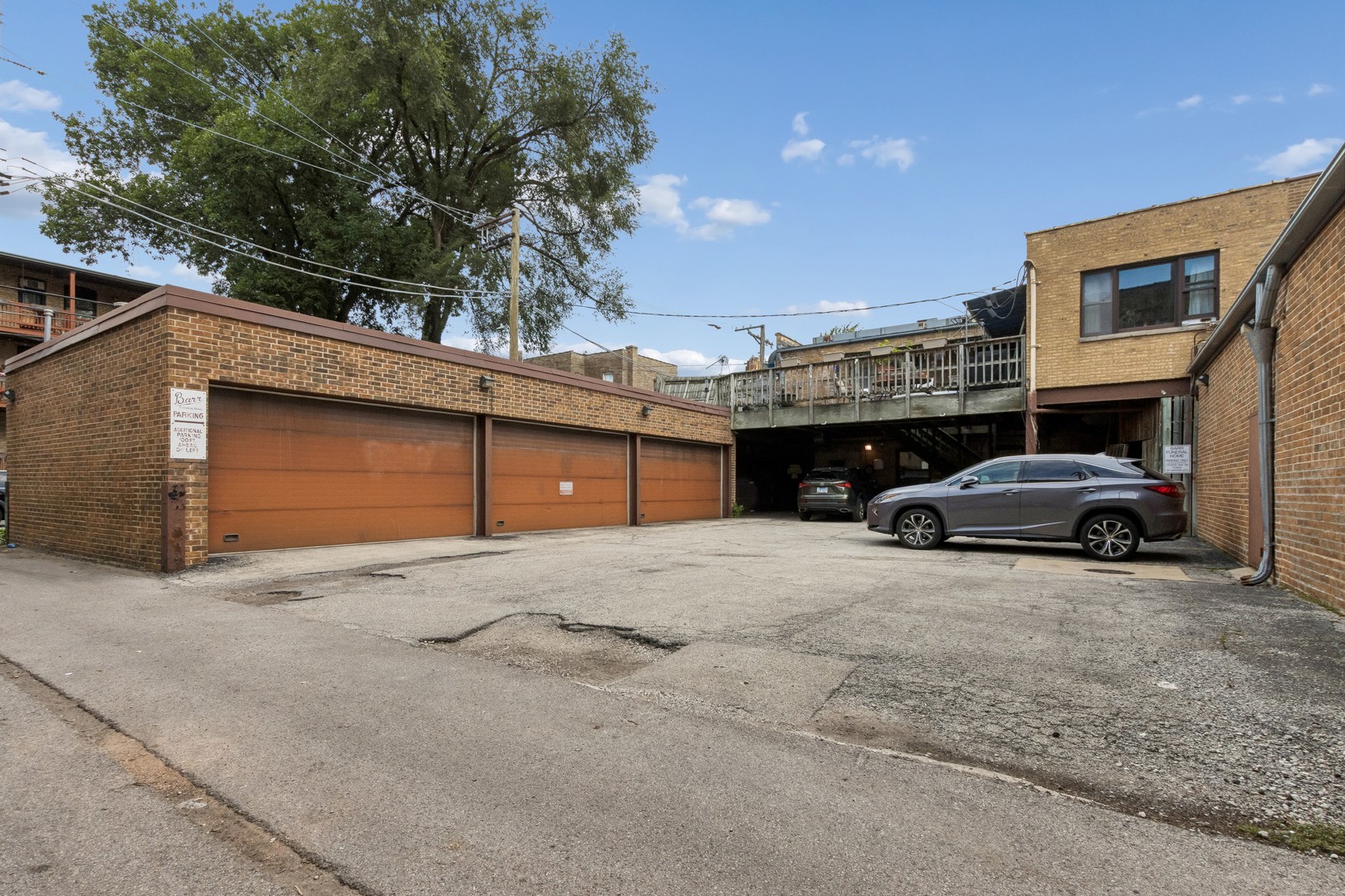 6222 N Broadway Street Property Photo 5