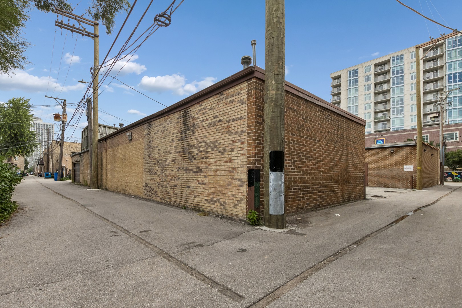 6222 N Broadway Street Property Photo 6
