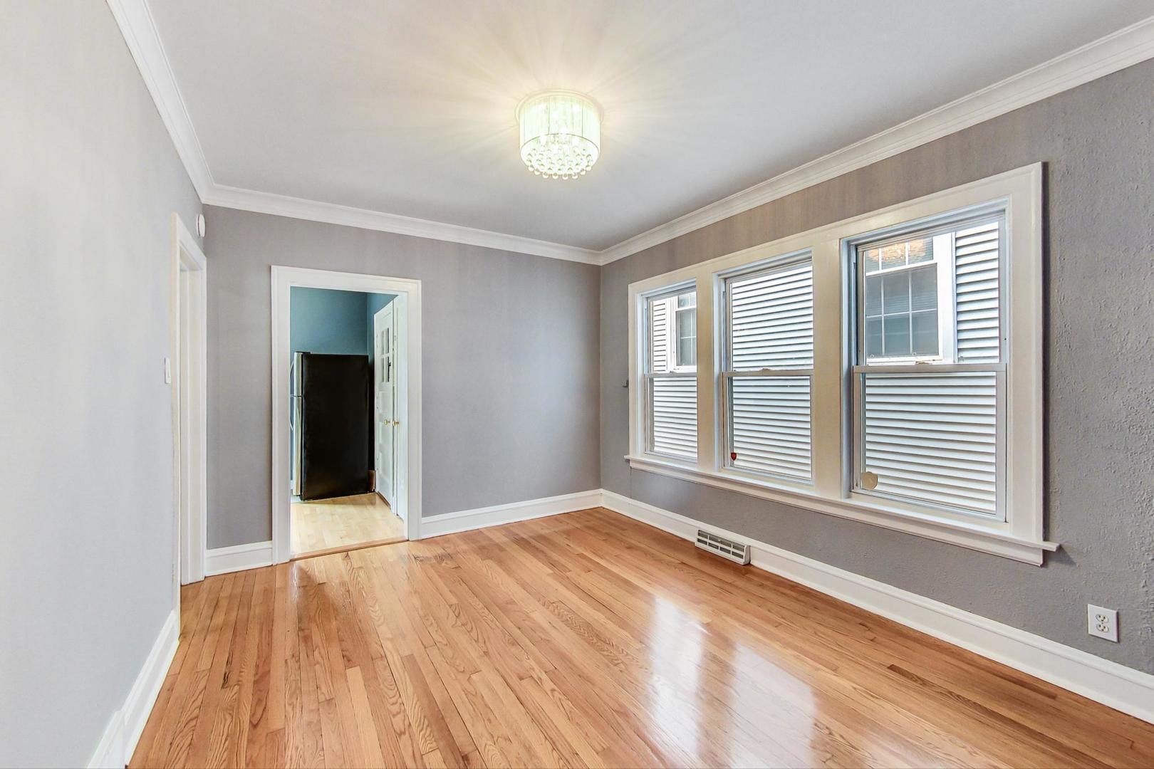 1521 W Nelson Street Property Photo 4