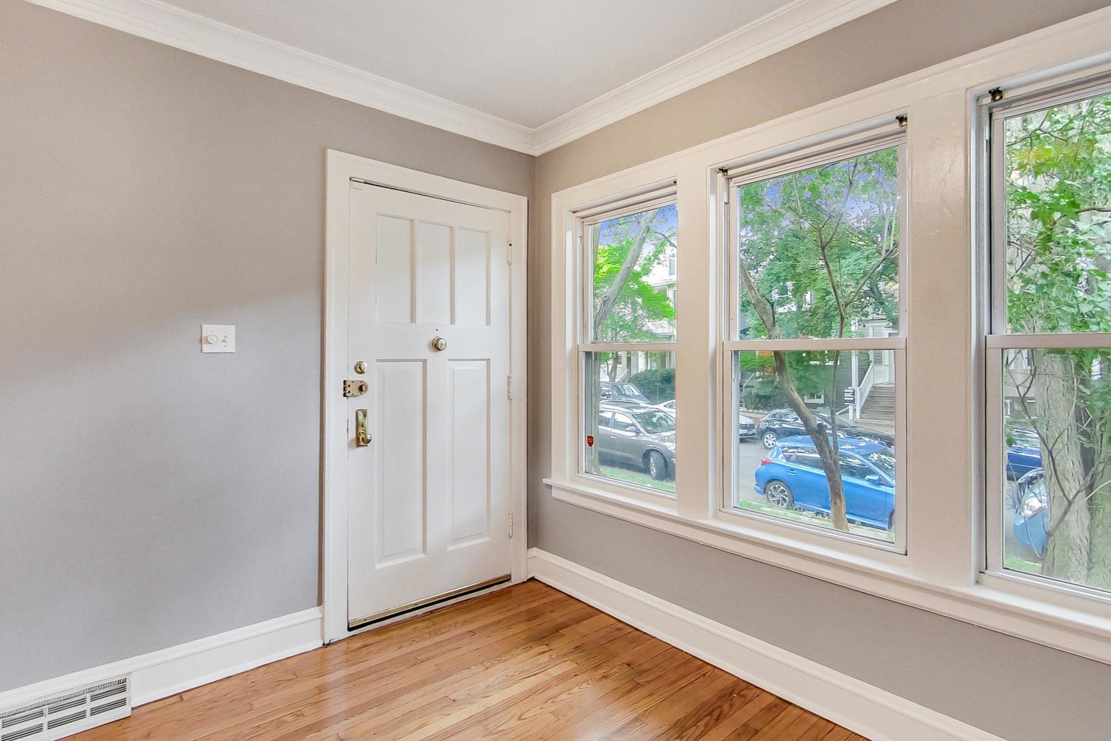 1521 W Nelson Street Property Photo 6
