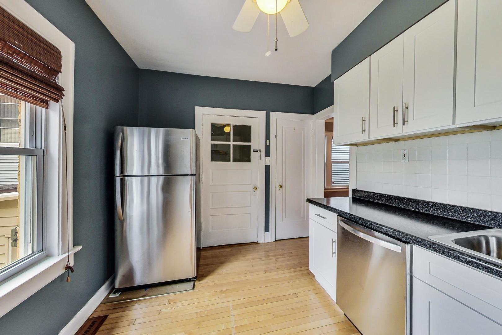 1521 W Nelson Street Property Photo 8