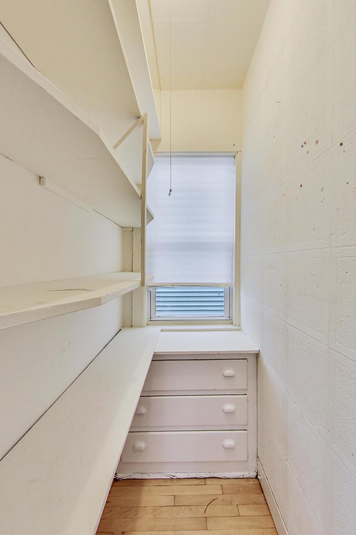 1521 W Nelson Street Property Photo 11