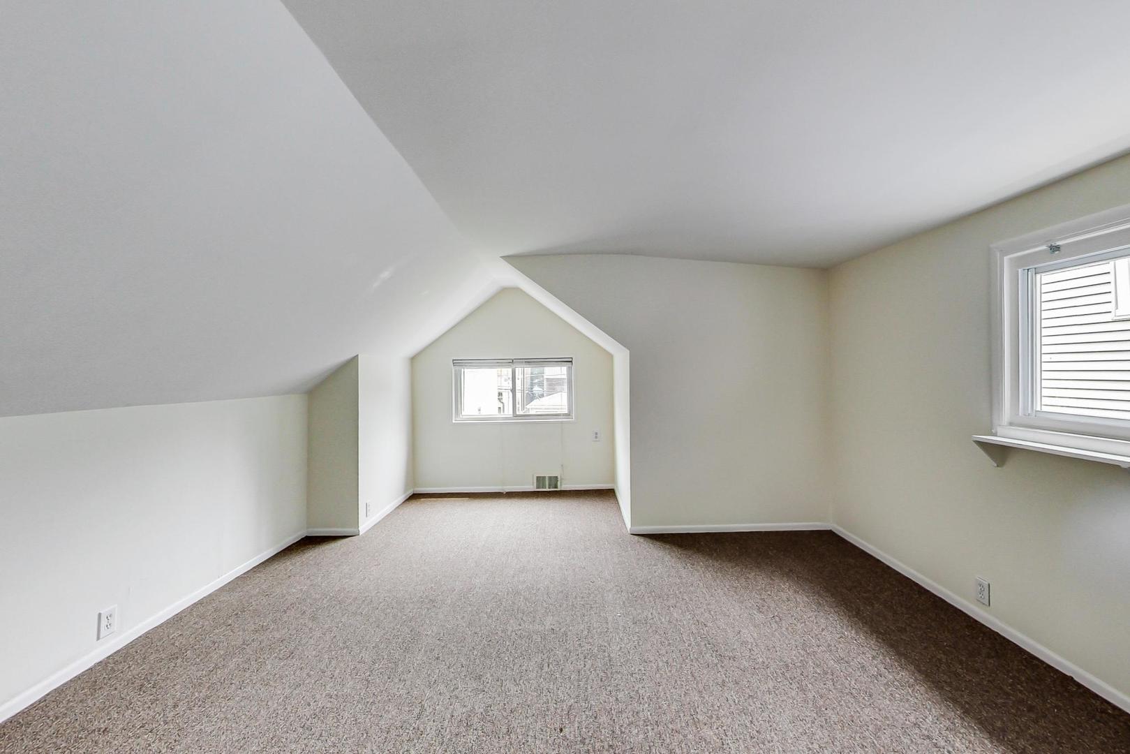 1521 W Nelson Street Property Photo 17