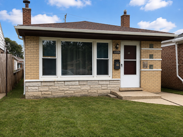 11329 S Green Bay Avenue Property Photo 1