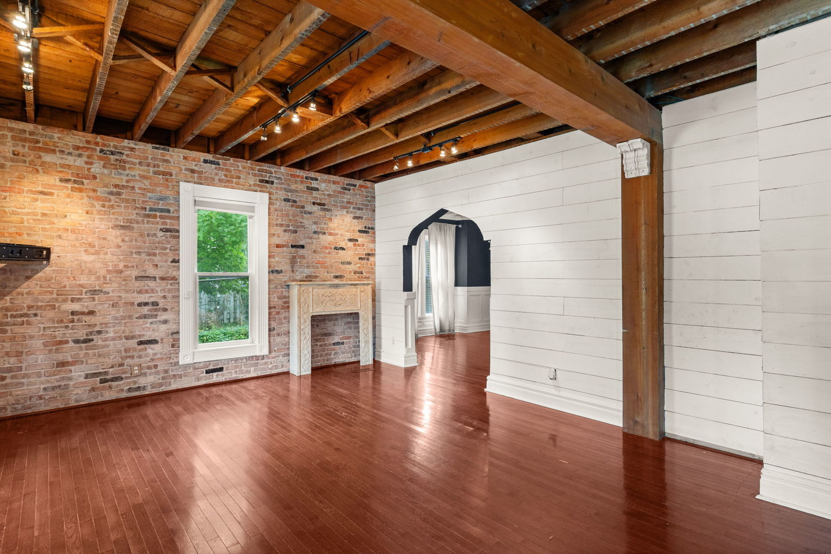 749 N Van Buren Street Property Photo 3