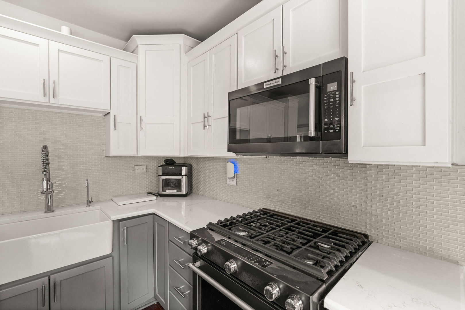 749 N Van Buren Street Property Photo 12